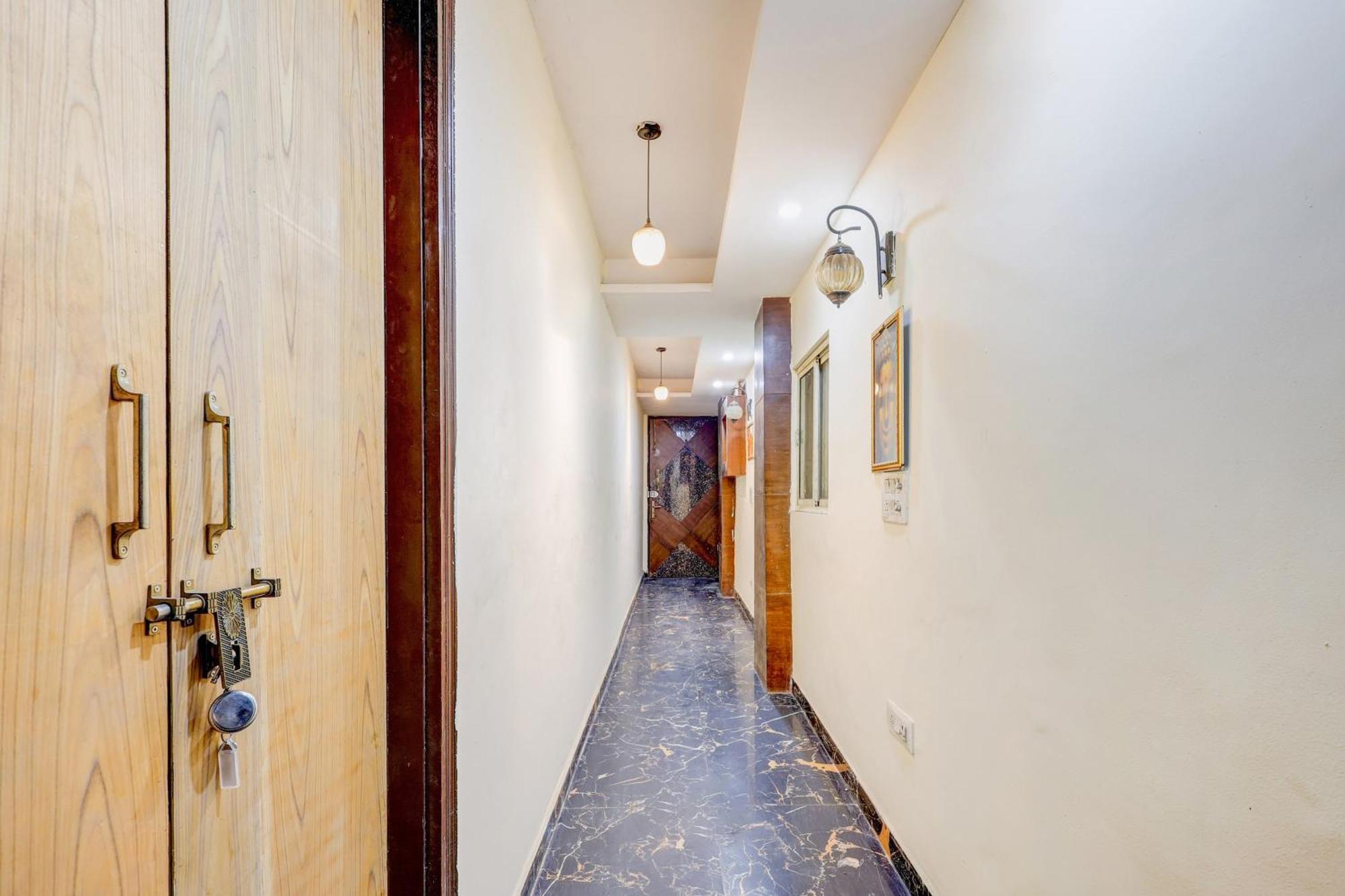 Hotel O Hari Nagar Ashram Ню Делхи Екстериор снимка