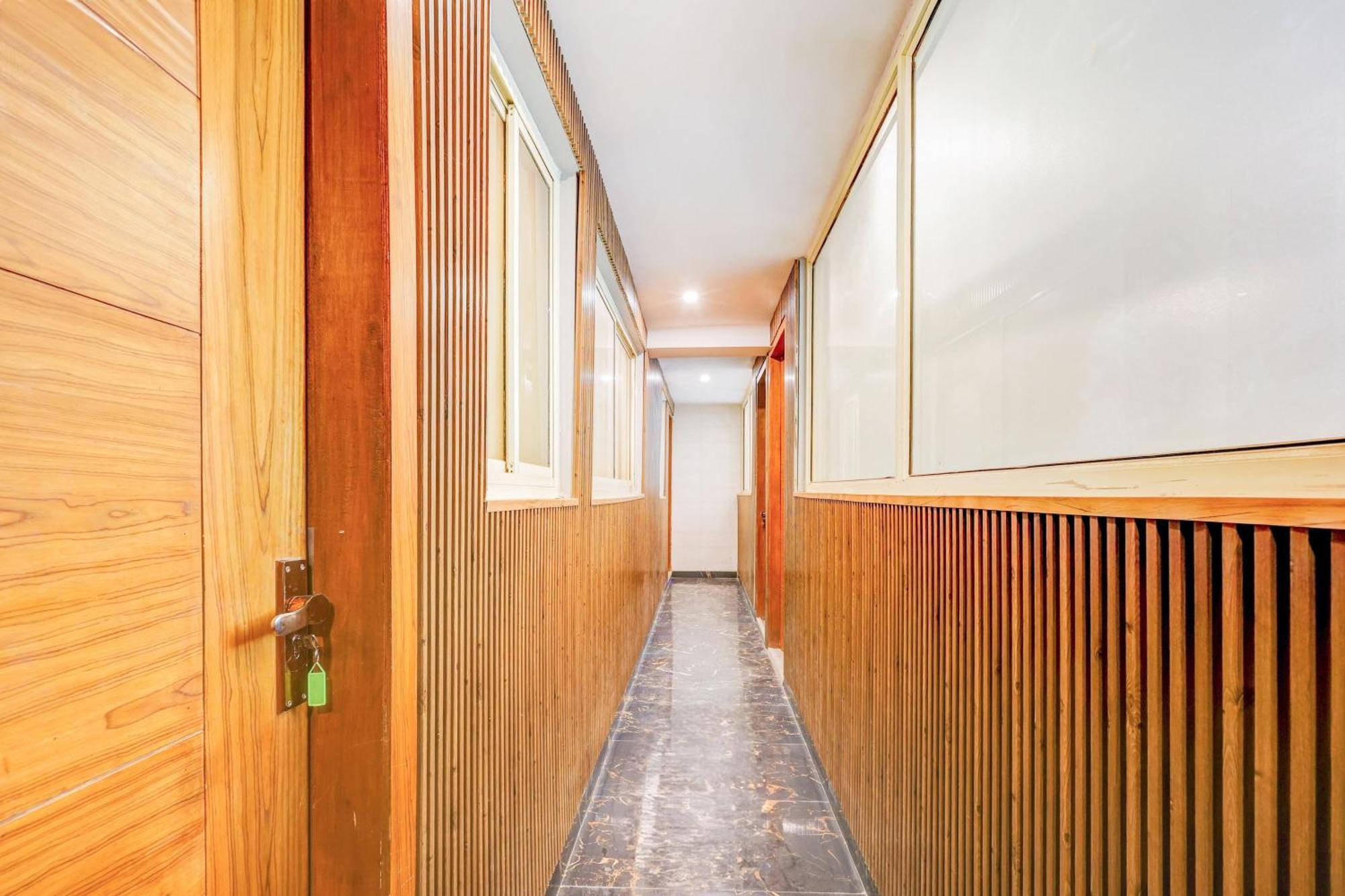 Hotel O Hari Nagar Ashram Ню Делхи Екстериор снимка